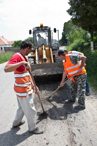 Az egész megyében aszfaltoznak