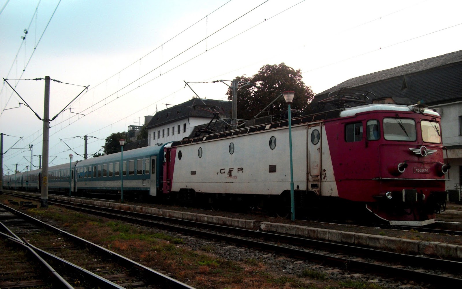 A Corona és a Hargita vonatok bővítését kérik a székelyföldiek - A támogató aláírásokat Tusványoson adták át a magyar kormány felelős miniszterének